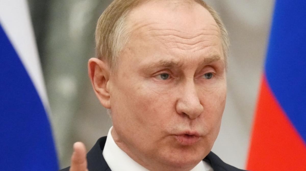 Wladimir Putin setzt im Ukraine-Krieg nicht nur auf Gefechte an der Front, sondern auch auf perfide Propaganda, die die ukrainischen Streitkr&auml;fte diskreditieren soll. (Foto)