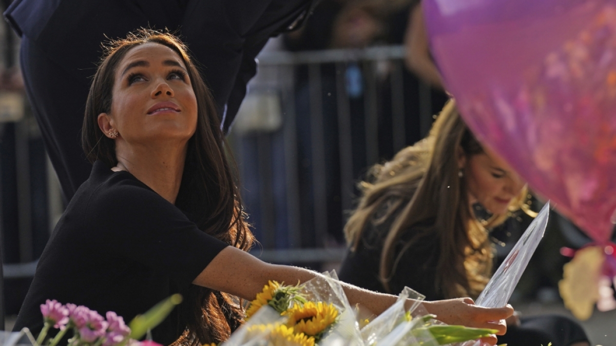 Meghan Markle wurde vor Schloss Windsor von Royals-Fans ignoriert. (Foto)