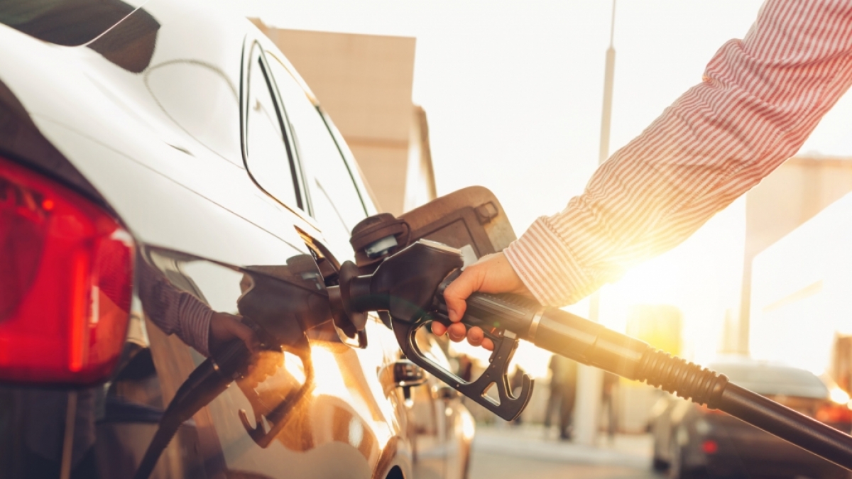 An einer Tankstelle in Hamburg-Langenhorn soll ein Unbekannter zwei Menschen mit Benzin &uuml;bergossen und eine Frau entf&uuml;hrt haben - die Polizei ermittelt. (Foto)