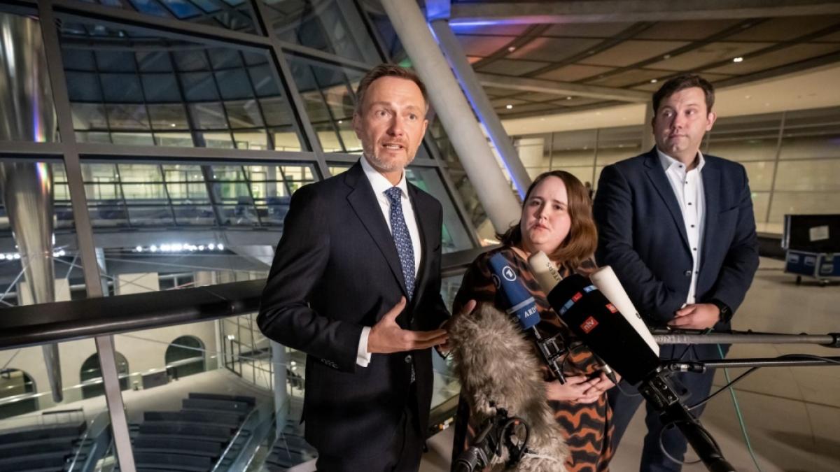 Christian Lindner, Ricarda Lang und Lars Klingbeil &auml;u&szlig;erten sich nach dem Koalitionsausschuss &uuml;ber die vereinbarten Ma&szlig;nahmen. (Foto)