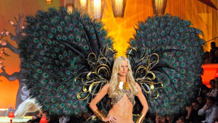 Karolina Kurkova lief jahrelang für Victoria's Secret - trotz fehlendem Bauchnabel.