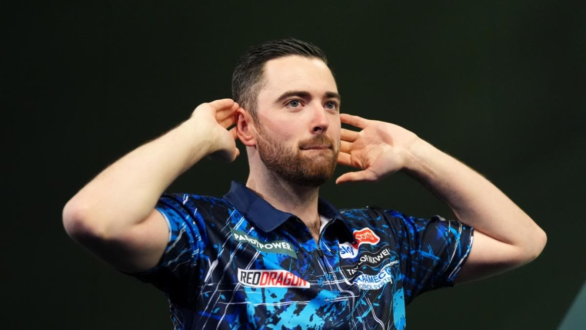 Darts-Profi Luke Humphries ist nicht nur die amtierende Nummer eins der Pfeilesport-Welt, sondern auch frischgebackener Premier-League-Sieger. (Foto)