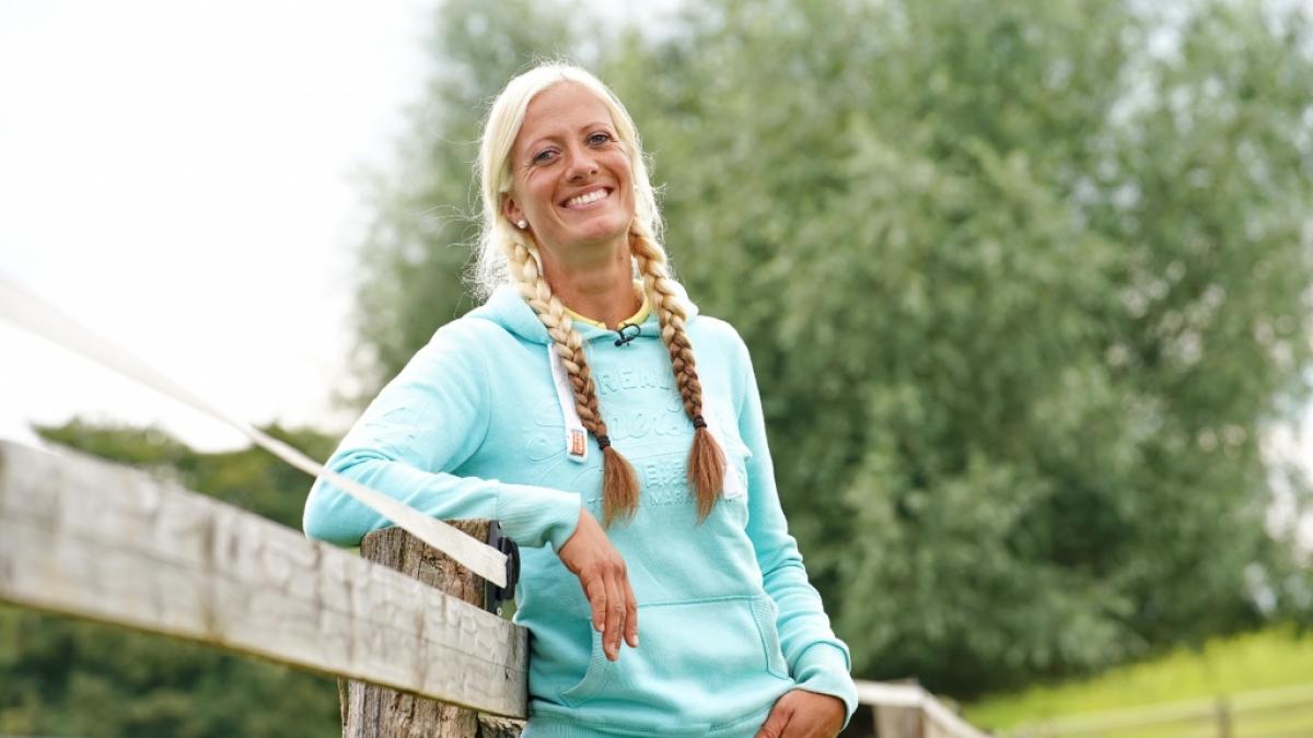 "Bauer sucht Frau"-Landwirtin Denise Munding wurde auf ihrem Hof von einem Bullen angegriffen. (Foto)