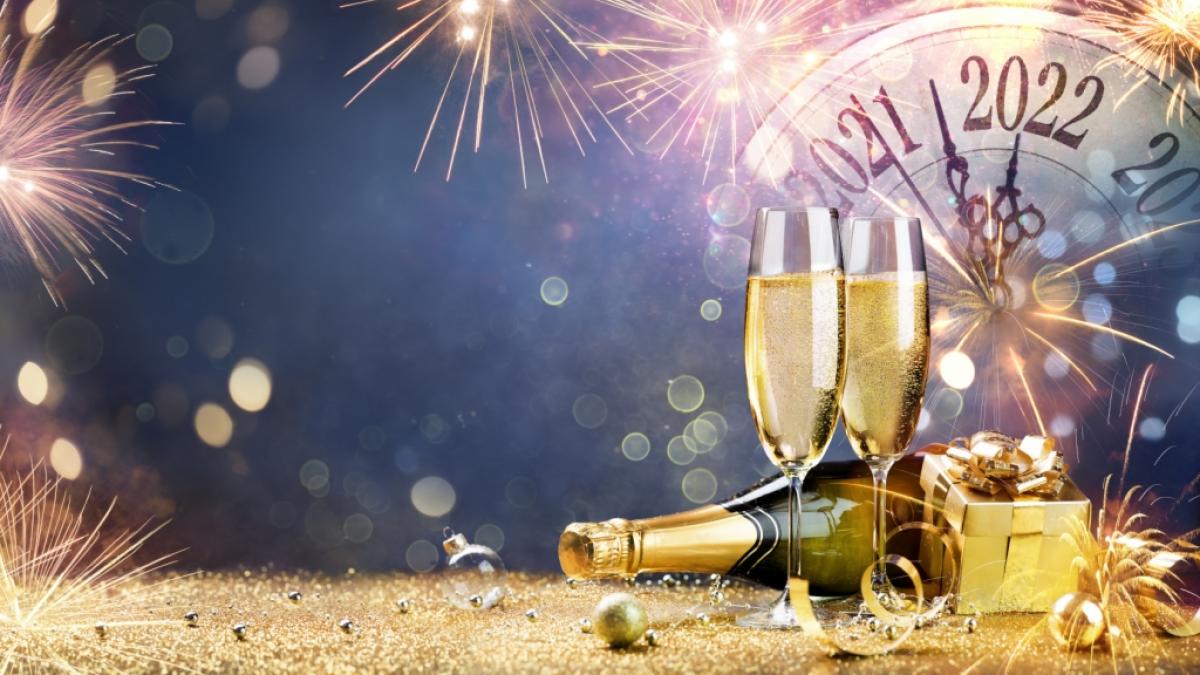Die Welt feiert ins neue Jahr 2022. (Foto)
