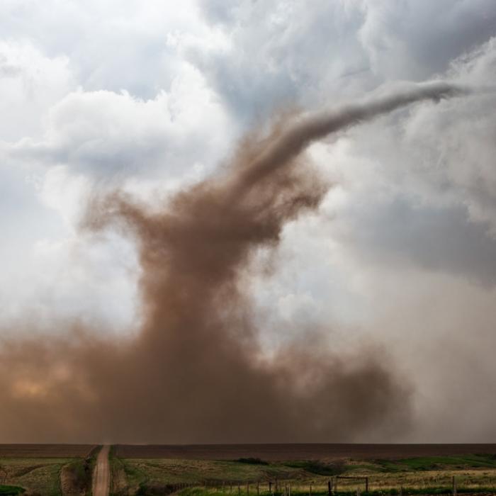 Wetter-Monster zerlegt Autohaus! Meteorologen fürchten Mega-Sturm