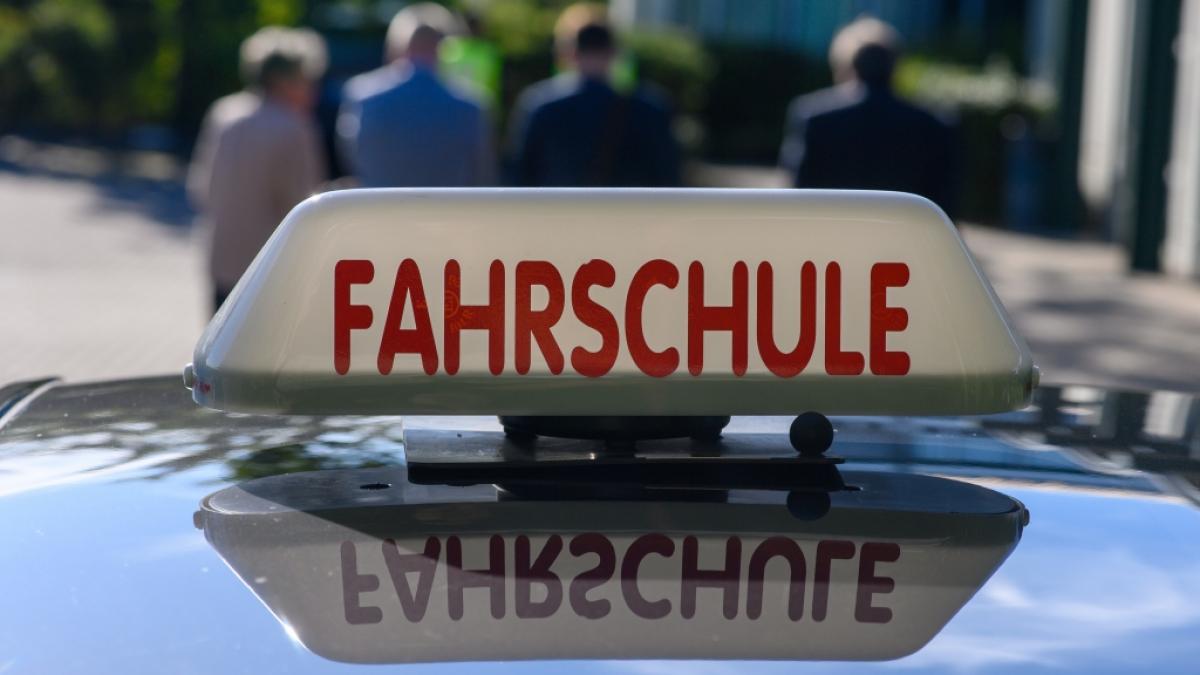 Der F&uuml;hrerschein wird immer teurer - die Menge an Jugendlichen, die ihn alleine finanzieren k&ouml;nnen, hat sich mittlerweile halbiert. (Foto)