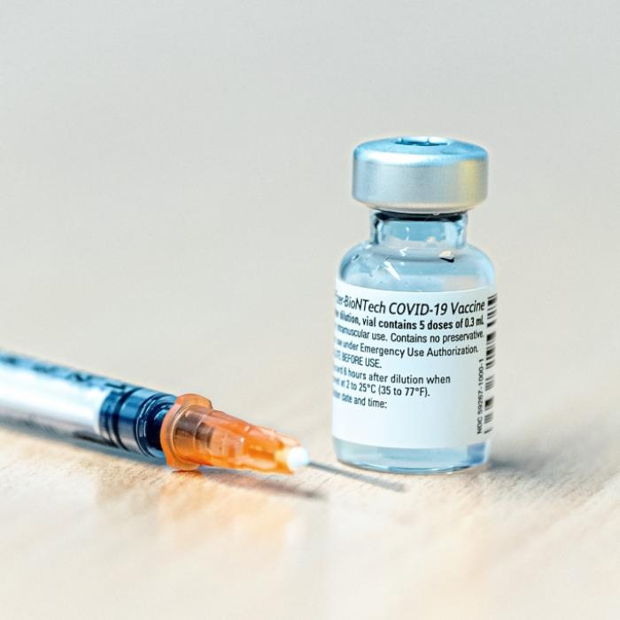 Neue Liste von Pfizer! DIESE drei Nebenwirkungen sollten Geimpfte kennen