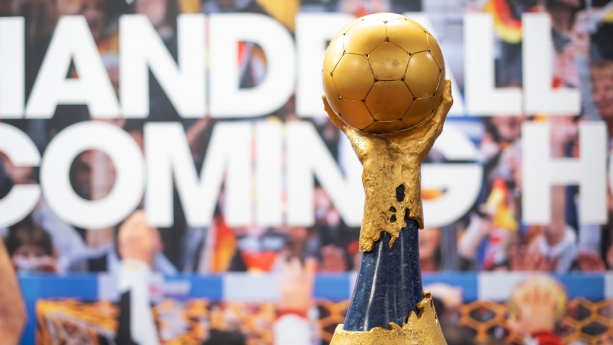 Auf diesen Pokal sind die teilnehmenden Mannschaften der Handball-WM 2019 scharf. (Foto)