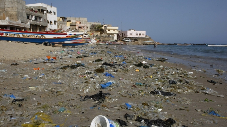 Immer mehr Plastikmülll landet an den Stränden dieser Welt.