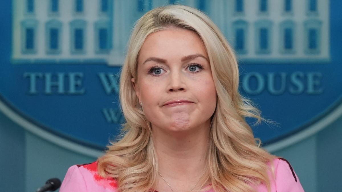 Karoline Leavitt blamierte sich mit einem Lob f&uuml;r Donald Trump. (Foto)