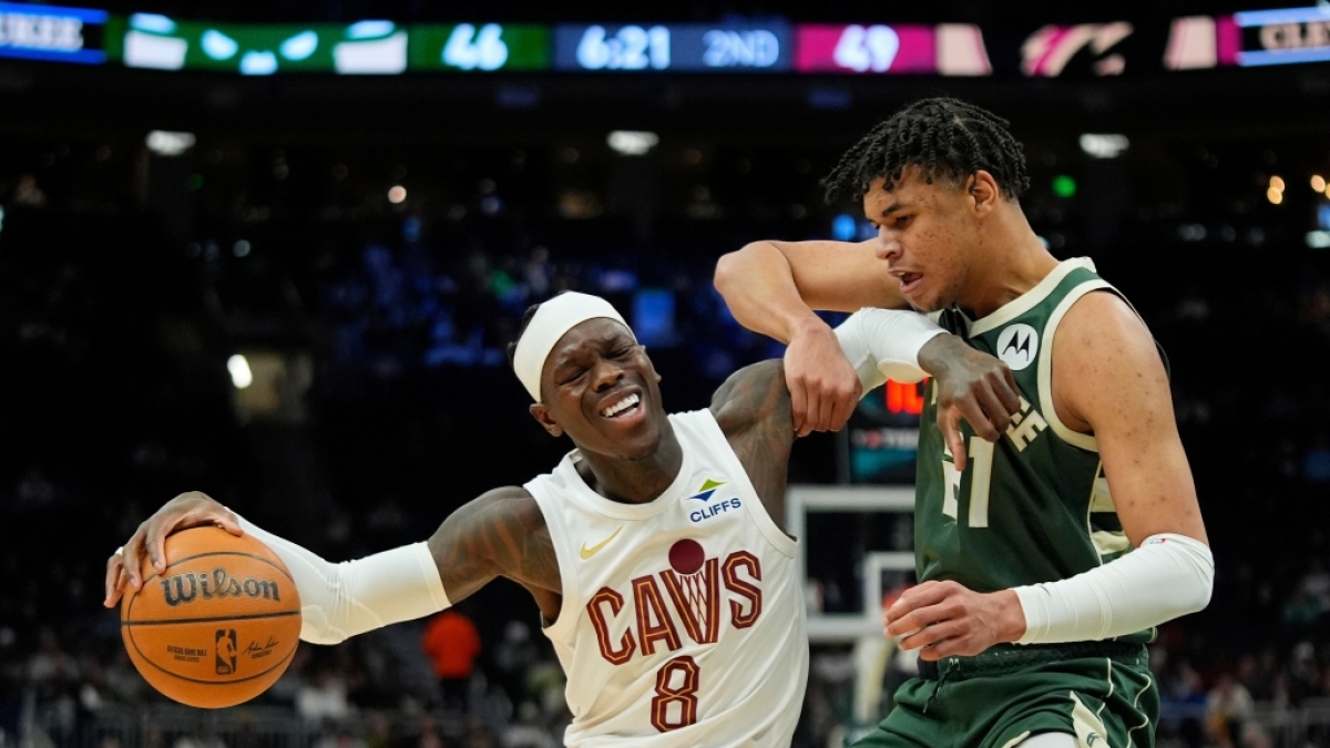 Dennis Schr&ouml;der von den Cleveland Cavaliers verteidigt sich gegen Ousmane Dieng von den Milwaukee Bucks, am 25.02.2026. (Symbolbild) (Foto)