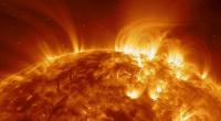Ein Sonnensturm rast auf die Erde zu.