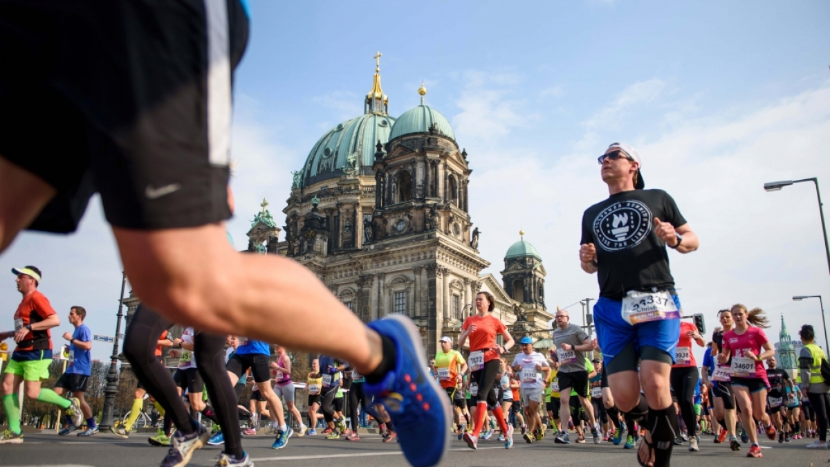In Berlin und Hannover trafen sich am Sonntag L&auml;ufer zum Halbmarathon. (Foto)