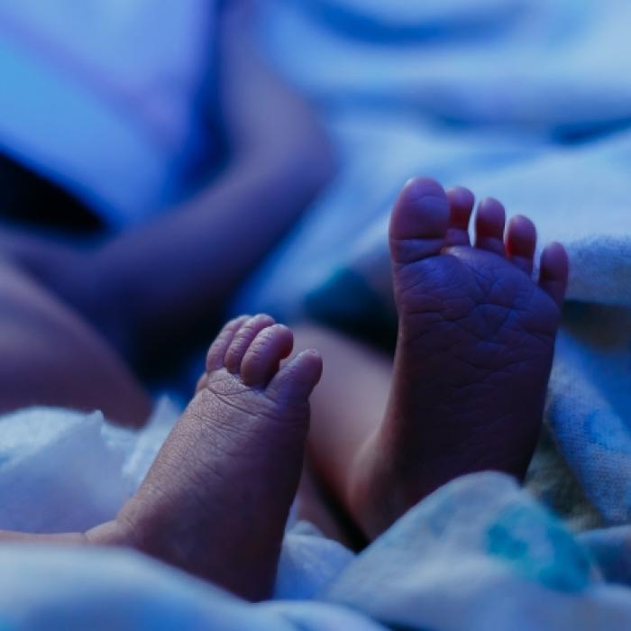 18-Jährige entführt Baby von fremder Frau! Familien gehen aufeinander los