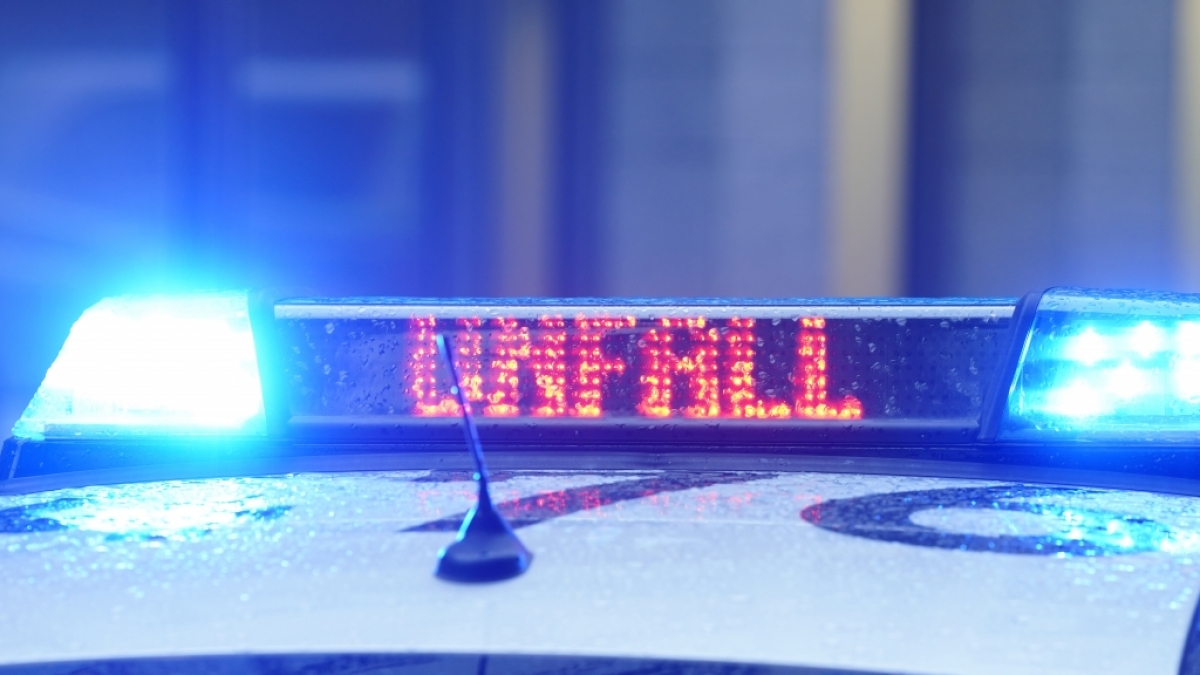 Die Polizei informiert &uuml;ber einen aktuellen Unfall (Symbolbild). (Foto)