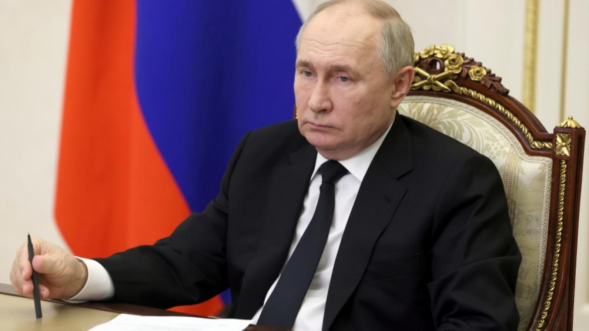 Auf die Ank&uuml;ndigung, dass die Ukraine bald Kampfjets aus US-Produktion erhalten k&ouml;nnte, hat Russlands Pr&auml;sident Wladimir Putin auf eigenwillige Weise reagiert. (Foto)