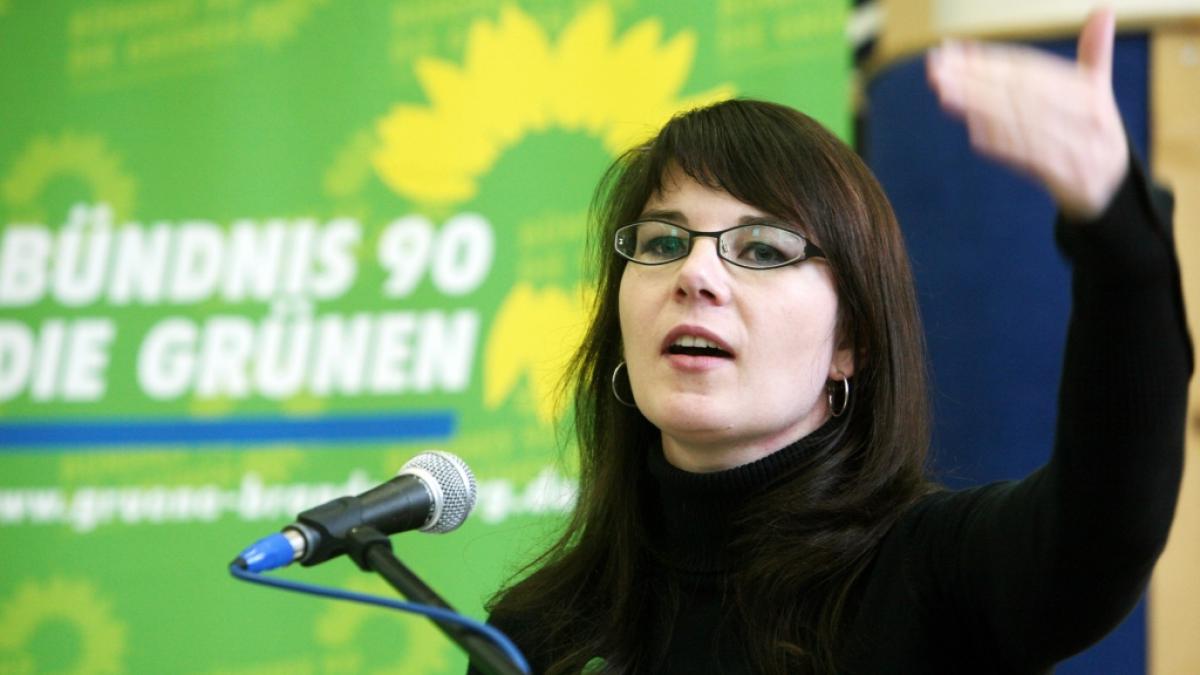 Annalena Baerbock spricht auf dem Landesparteitag von B&uuml;ndnis90/Die Gr&uuml;nen in Angerm&uuml;nde (Uckermark), aufgenommen am 14.11.2009. (Foto)