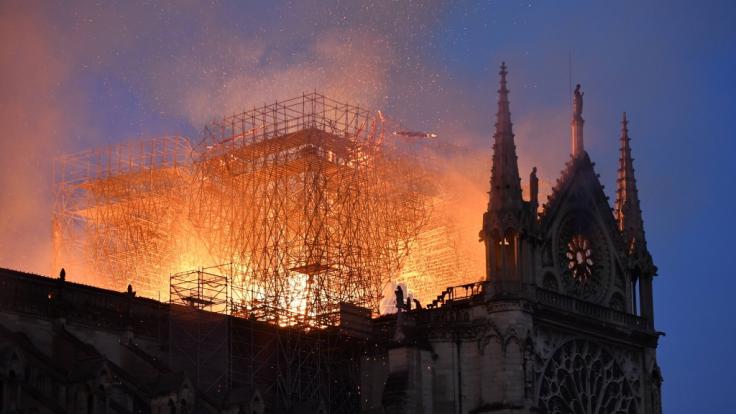 Notre-Dame in Flammen.