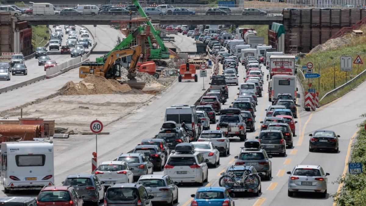 Am Wochenende drohen auf vielen deutschen Autobahnen lange Staus. (Foto)