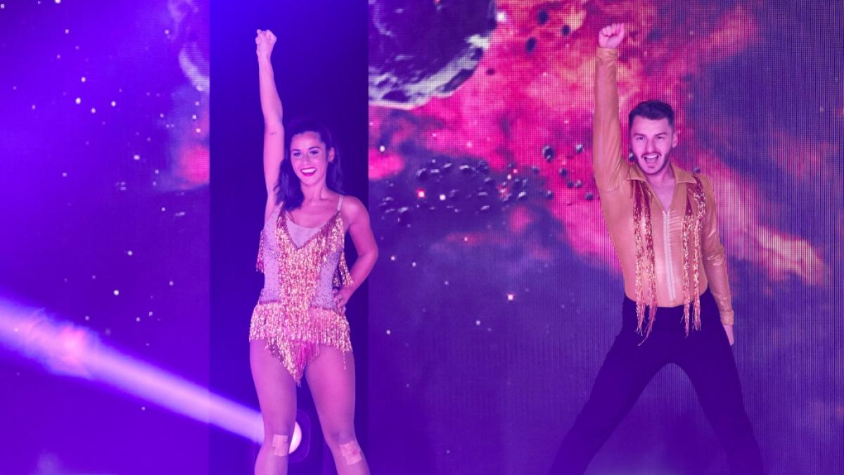 Riesige Pflaster zieren die Knie von Sarah Lombardi. (Foto)