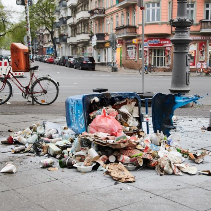 Polizisten verletzt, brennende Autos, Festnahmen - Polizei zieht Bilanz