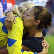 Kornprinzessin Victoria gratuliert Carolina Klüft bei der Leichtathletik-EM 2006.