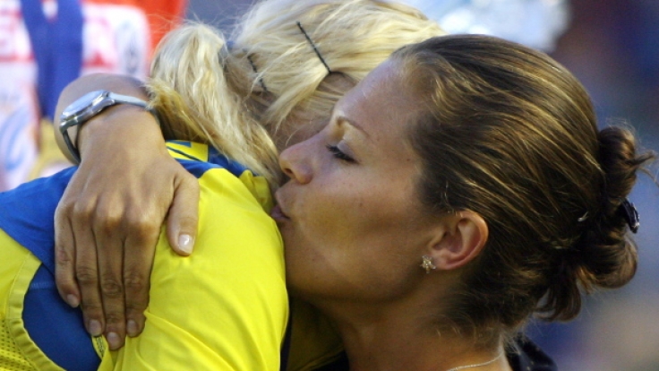 Kornprinzessin Victoria gratuliert Carolina Klüft bei der Leichtathletik-EM 2006.