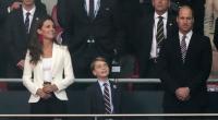 Kleiner Royal beim Fußballspiel: Auf Schlips und Kragen hätte Prinz George liebend gern verzichtet, als er mit Kate Middleton und Prinz William das EM-Endspiel zwischen England und Italien verfolgen durfte.