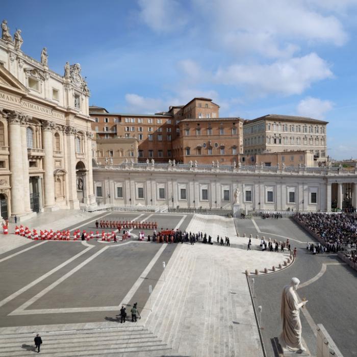 Kein Papst, kein Problem: Verkauf von Vatikan-Souvenirs läuft
