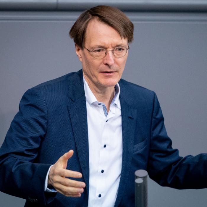 So lebt der SPD-Politiker nach der Scheidung mit seiner neuen Liebe