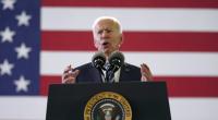 Joe Biden spricht auf der Royal Air Force Station Mildenhall vor Mitgliedern des US-Militärs.