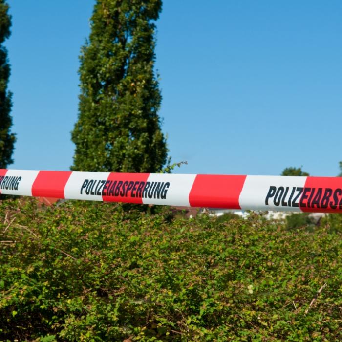 Mutter (21) versteckt totes Neugeborenes in Gebüsch