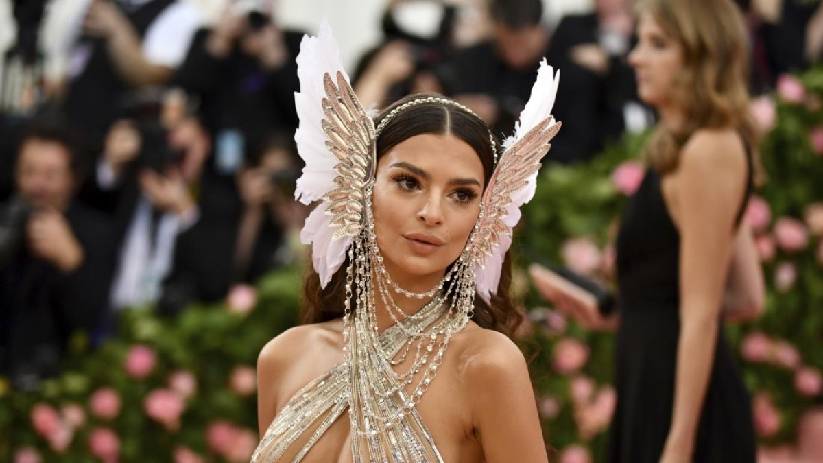 Emily Ratajkowski verkleidet sich an Halloween gern. (Foto)