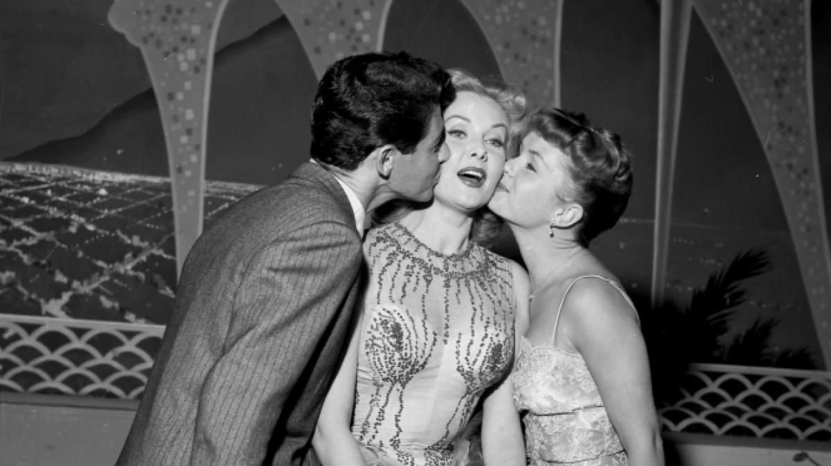 Rhonda Fleming (Mitte) ist mit 97 Jahren gestorben. (Foto)