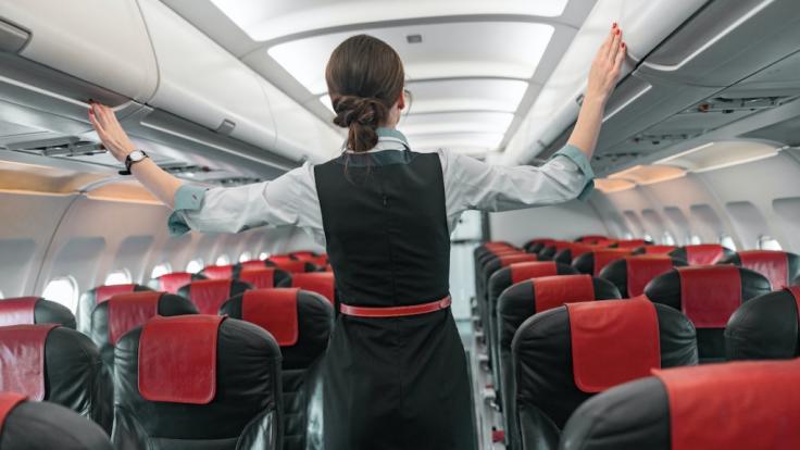 Eine Stewardess wurde tot in ihrem Hotelzimmer gefunden.