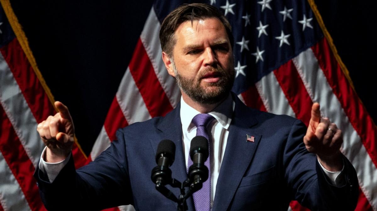 J.D. Vance zeigte dem Publikum w&auml;hrend einer Rede den Mittelfinger. (Foto)