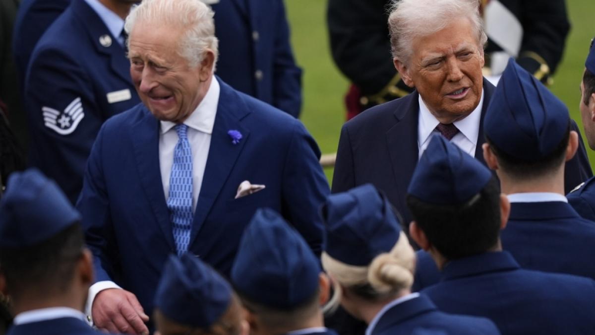 Ein Foto, das symbolisch für die Emotionen der Royals bei Donald Trumps Staatsbesuch steht? König Charles III. konnte sich das Grimassieren nicht verkneifen. (Foto)