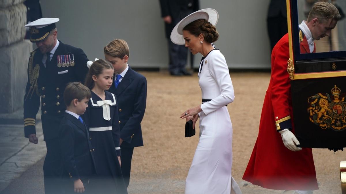 Prinzessin Kate muss die Z&uuml;gel aus der Hand geben: Auf ihre Kinder Prinz George, Prinzessin Charlotte und Prinz Louis kommt eine Trennung mit Ansage zu. (Foto)