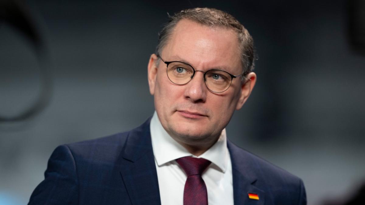 AfD-Chef Tino Chrupalla war zu Gast bei "Hart aber fair 360" und stellte sich den kritischen Nachfragen der G&auml;st:innen. (Foto)