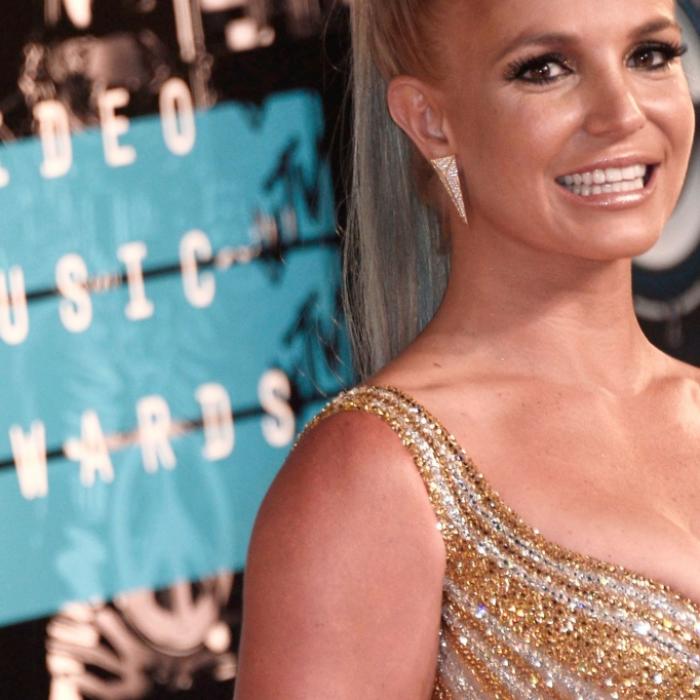 Britney Spears: Oben-ohne-Kracher / Taifun-Angst bei Olympia / Großer Eis-Rückruf