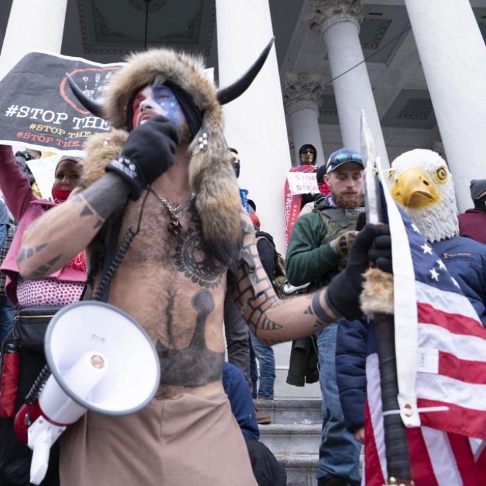 Schockierender Sturm aufs Kapitol: Amerikas Dunkelster Tag