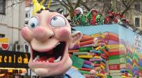 Beim Rosenmontagszug in Köln (Bild aus 2019) wird es auch in diesem Jahr wieder zahlreiche lustige Mottowägen geben.