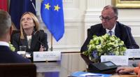 Italiens Regierungschefin Giorgia Meloni verdreht die Augen, als Bundeskanzler Friedrich Merz beim Ukraine-Gipfel im Weißen Haus spricht.