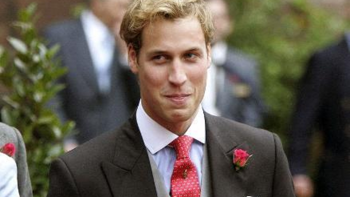 Noch mit vollem Haar - Prinz William im Jahr 2004. (Foto)