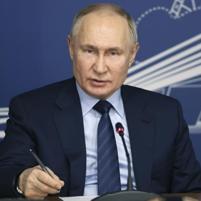 Millionen-Flieger in Flammen! Ukraine holt Spionage-Flugzeug vom Himmel