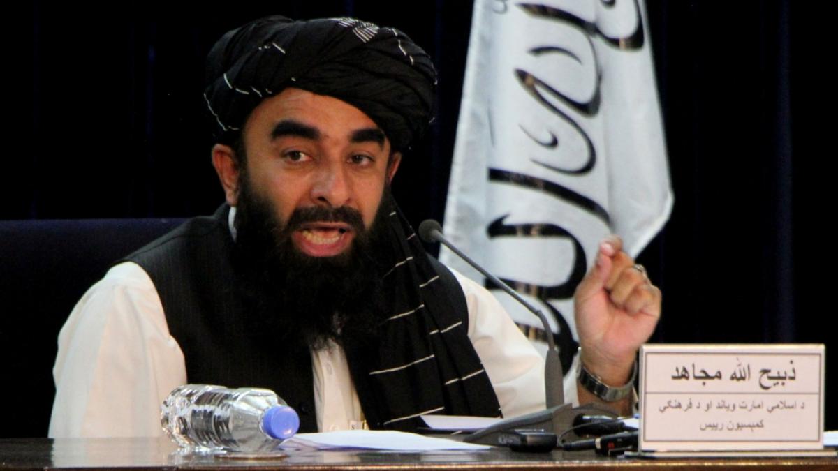 Taliban-Sprecher Zabihullah Mujahid spricht w&auml;hrend einer Pressekonferenz. (Foto)