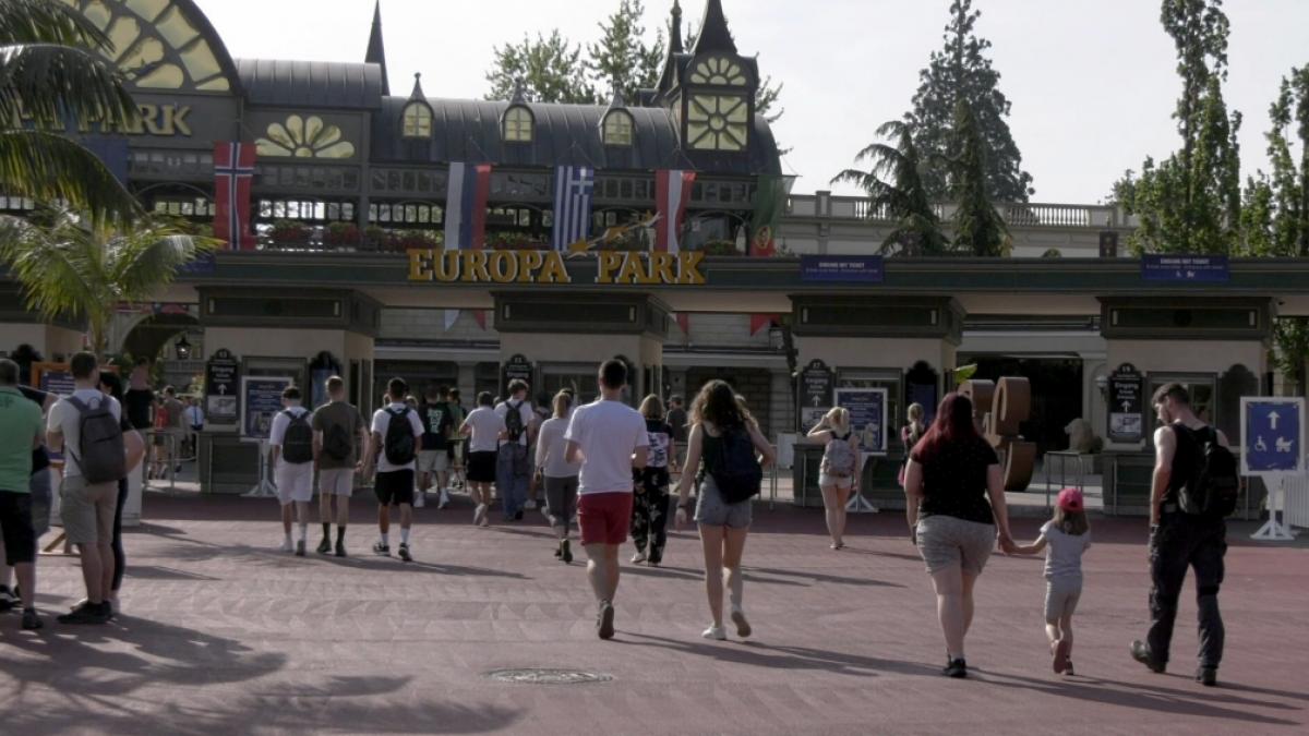 Im Europa-Park Rust st&uuml;rzte ein mobiles Schwimmbecken ein und verletzte vier Menschen. (Foto)