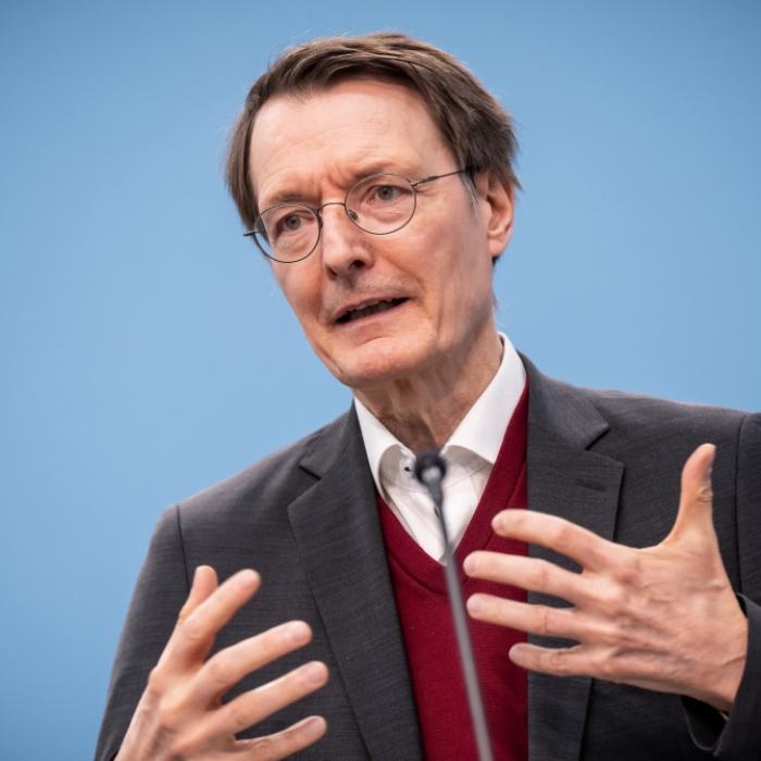Kampf gegen AfD - Gesundheitsminister sorgt mit erstem Video für Aufsehen