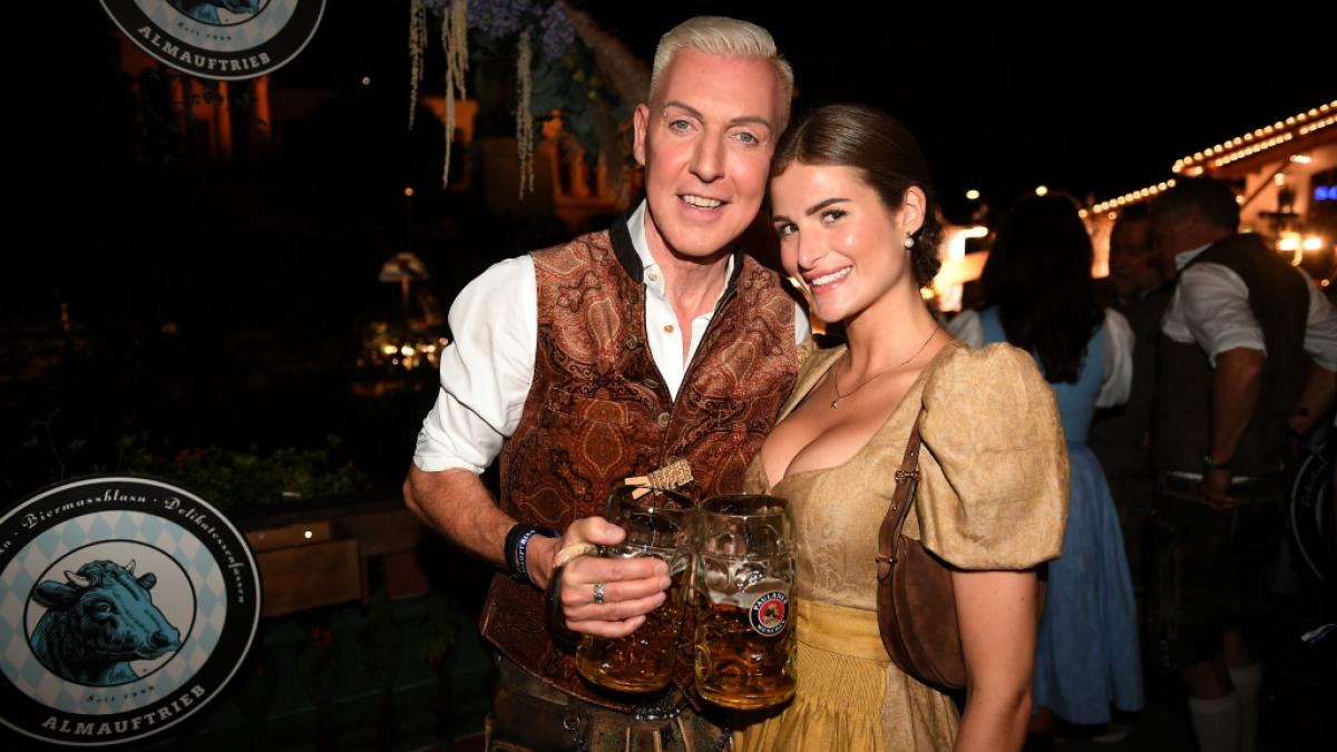 Sie gaben sich im Mai 2024 das Ja-Wort: H.P. Baxxter (62) und Sara Bakhsh (24). (Foto)