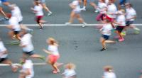 Beim Brooklyn Half Marathon sind mehr als ein Dutzend Menschen zusammengebrochen. Einer starb kurz nach der Ziellinie.